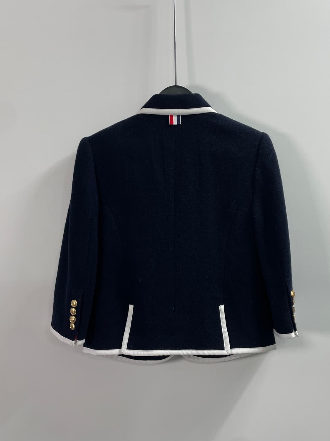 톰브라운 X 니만마커스 파이핑 블레이저 7부 자켓 (on.315) 상품이미지3