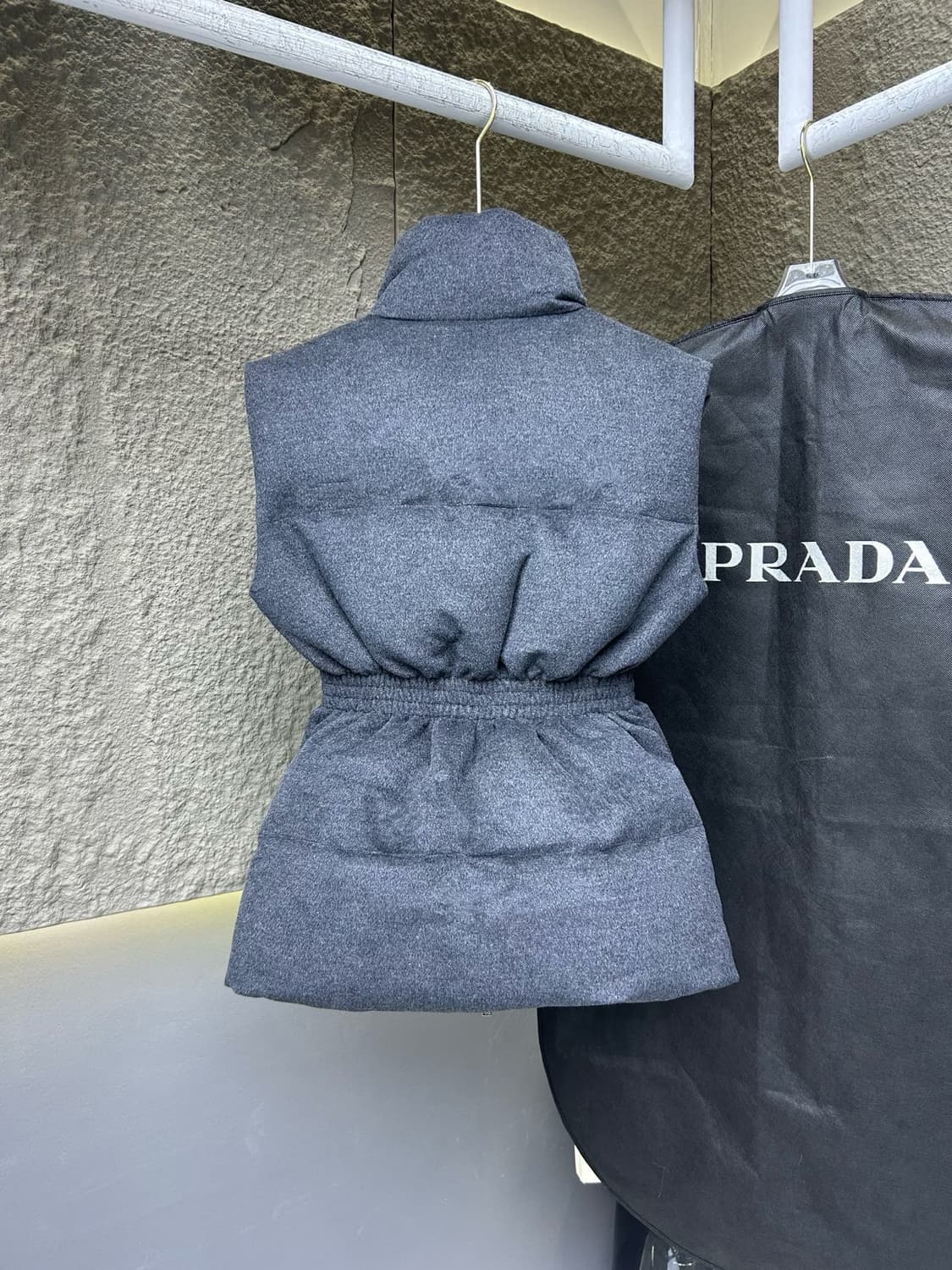 프라다 여성 블루종 볼륨 자켓 패딩 상품이미지9