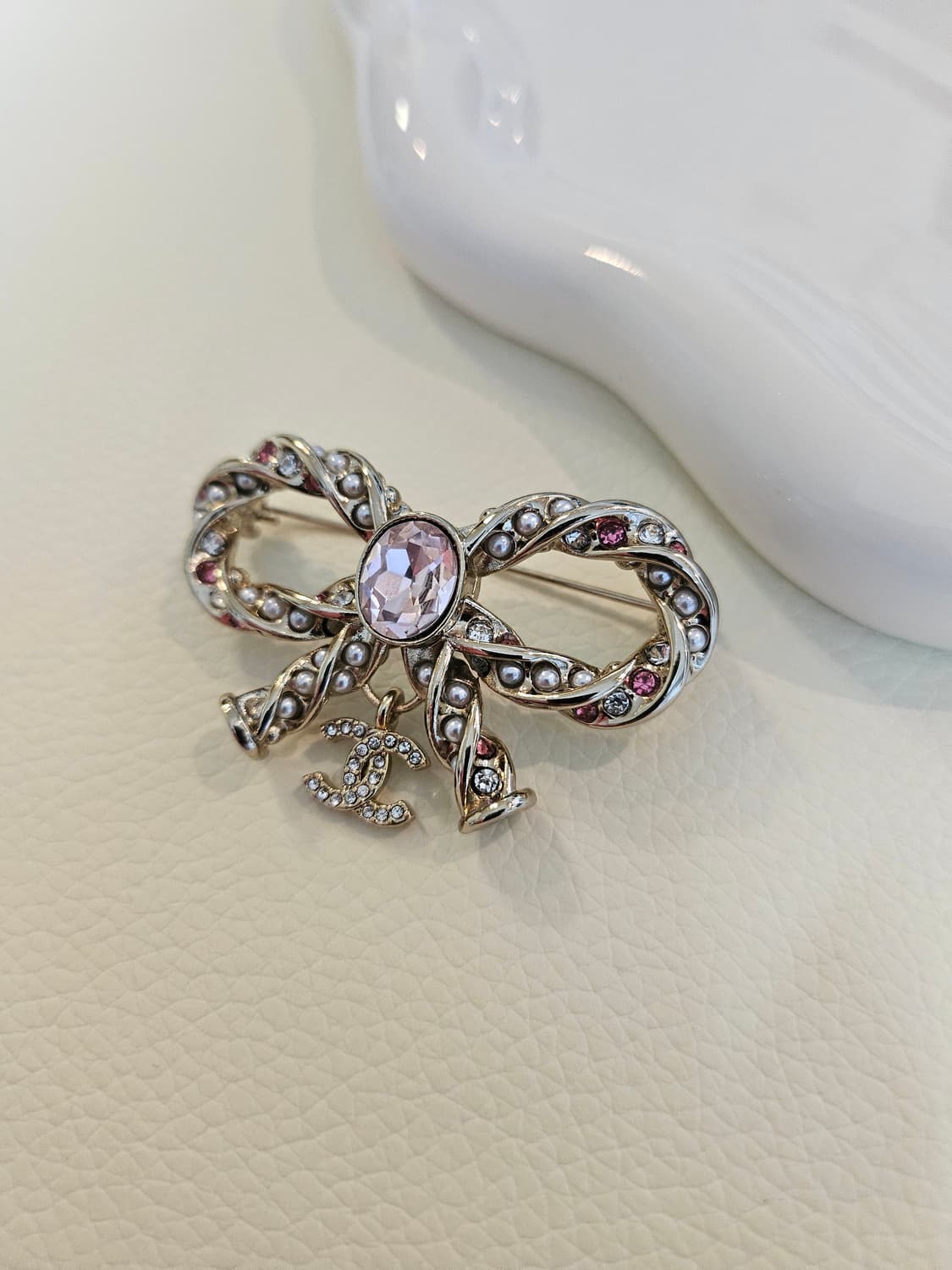 샤넬 멀티보석진주 리본 CC 브로치 업사이클링 상품이미지6