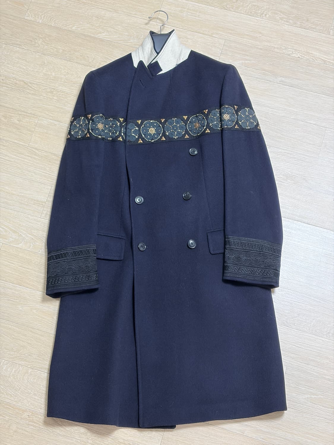 (유일매물) 드리스반노튼 15FW 런웨이 비즈 에스닉 더블 코트 상품이미지1