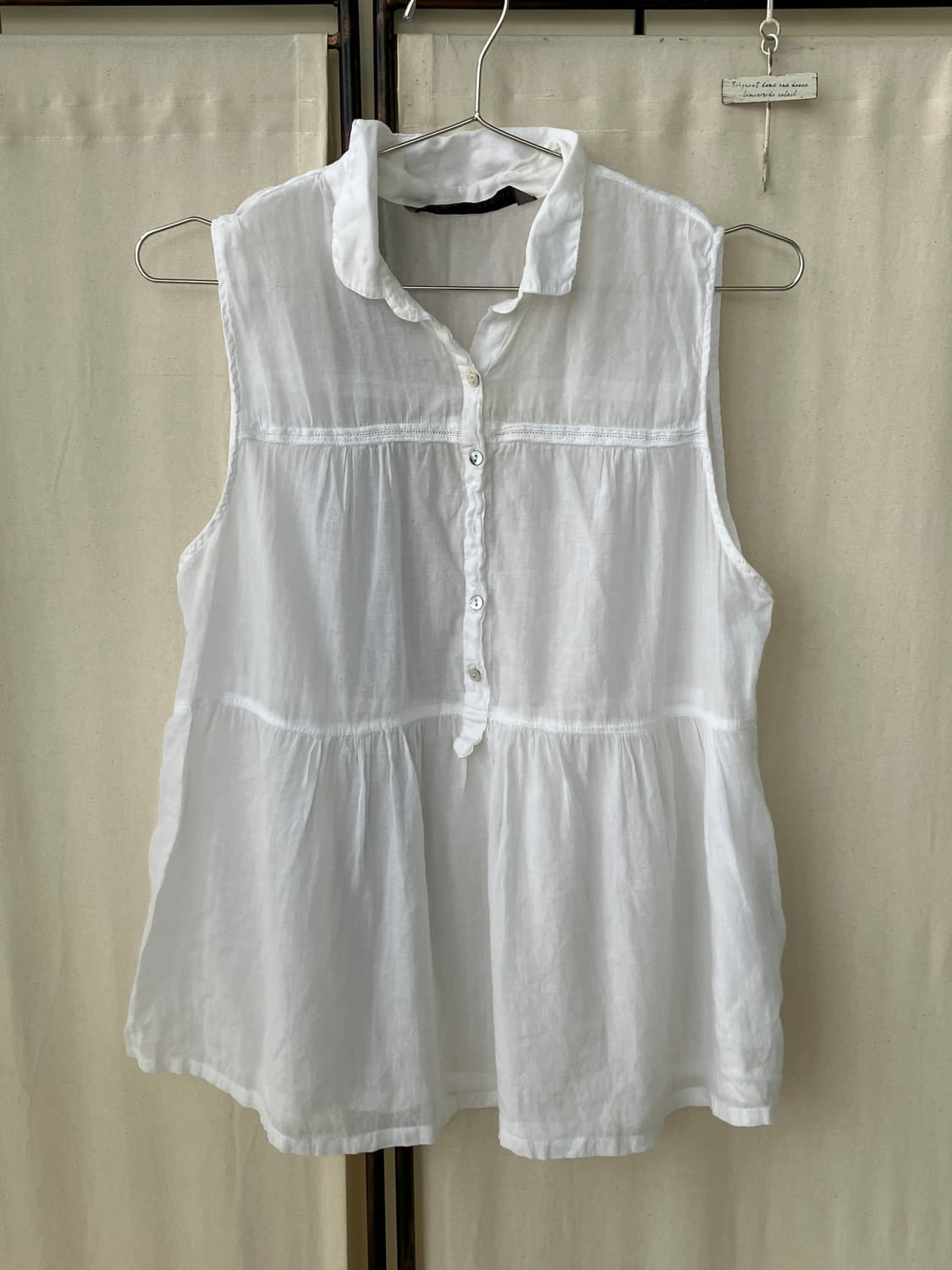 white frill sleeveless blouse 상품이미지4