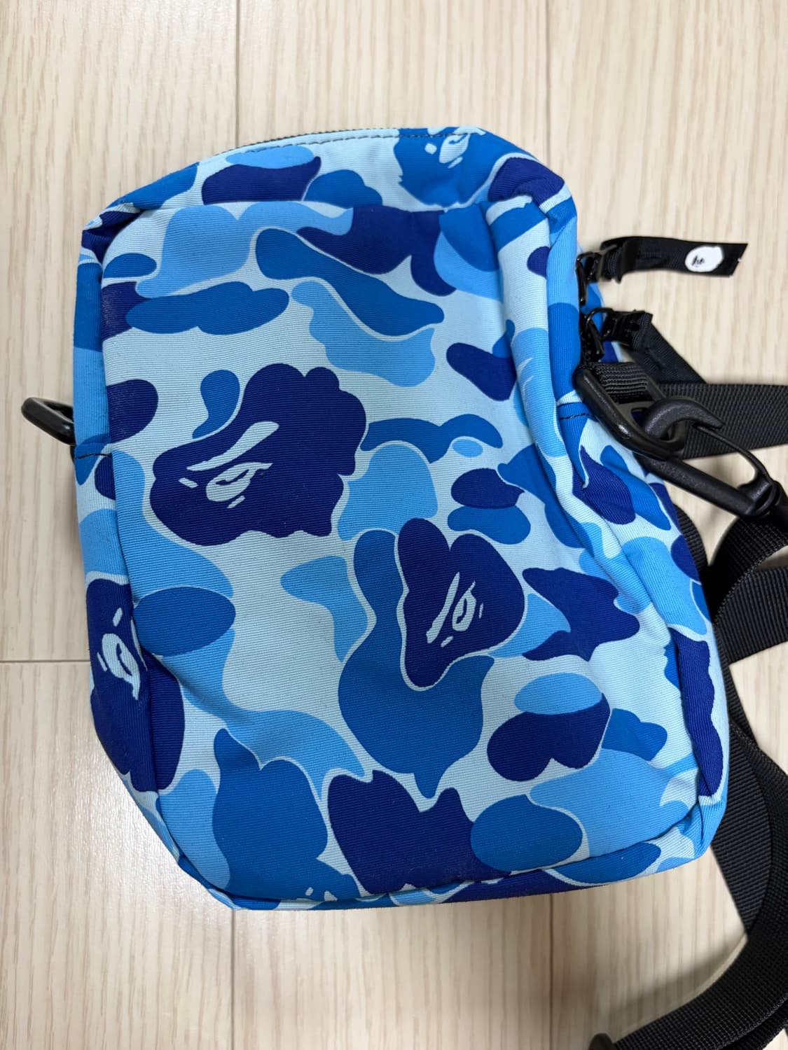 베이프 카모 샤크 미니 크로스백 상품이미지2