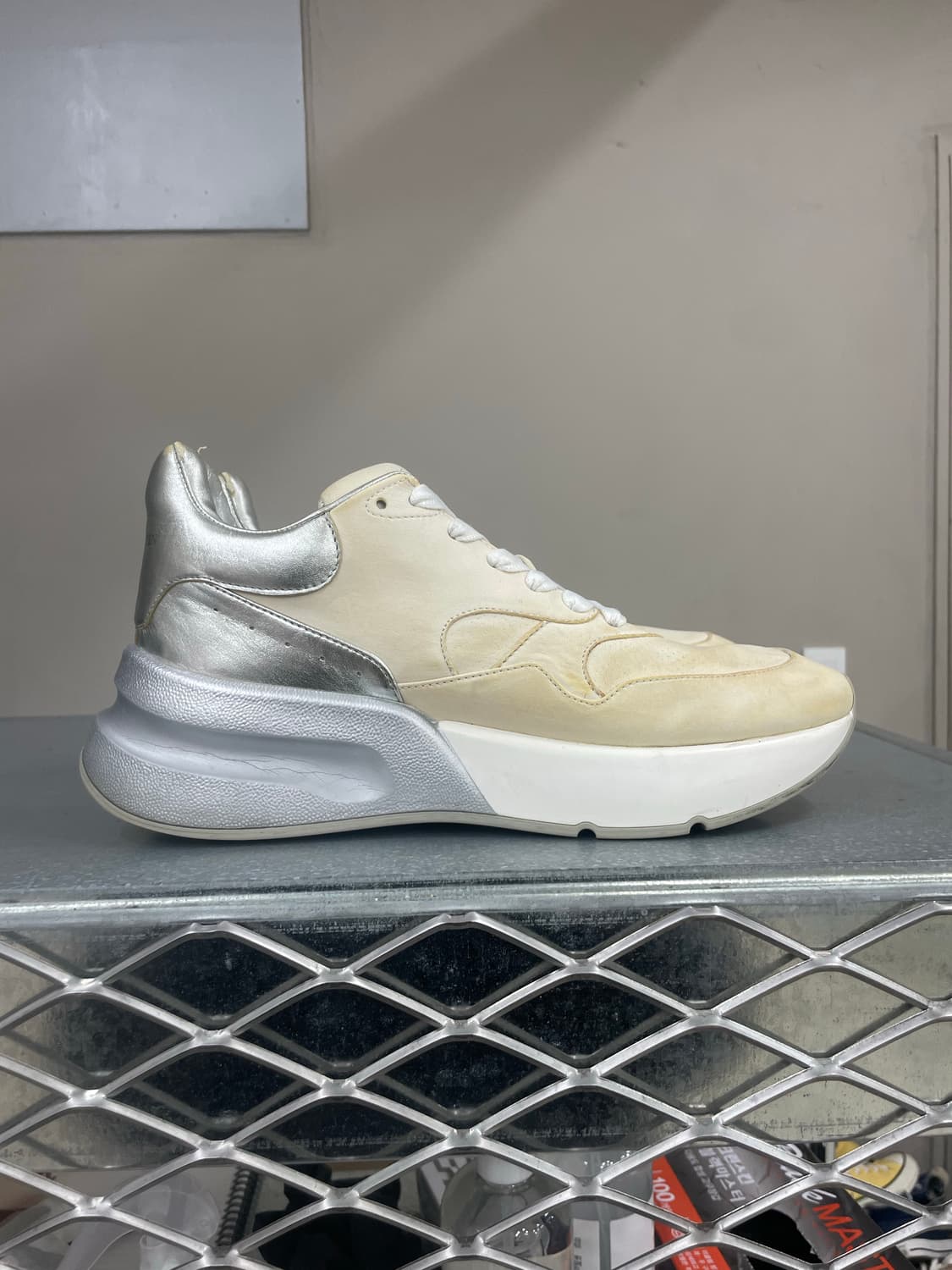 알렉산더맥퀸 오버솔 골드 42 상품이미지4