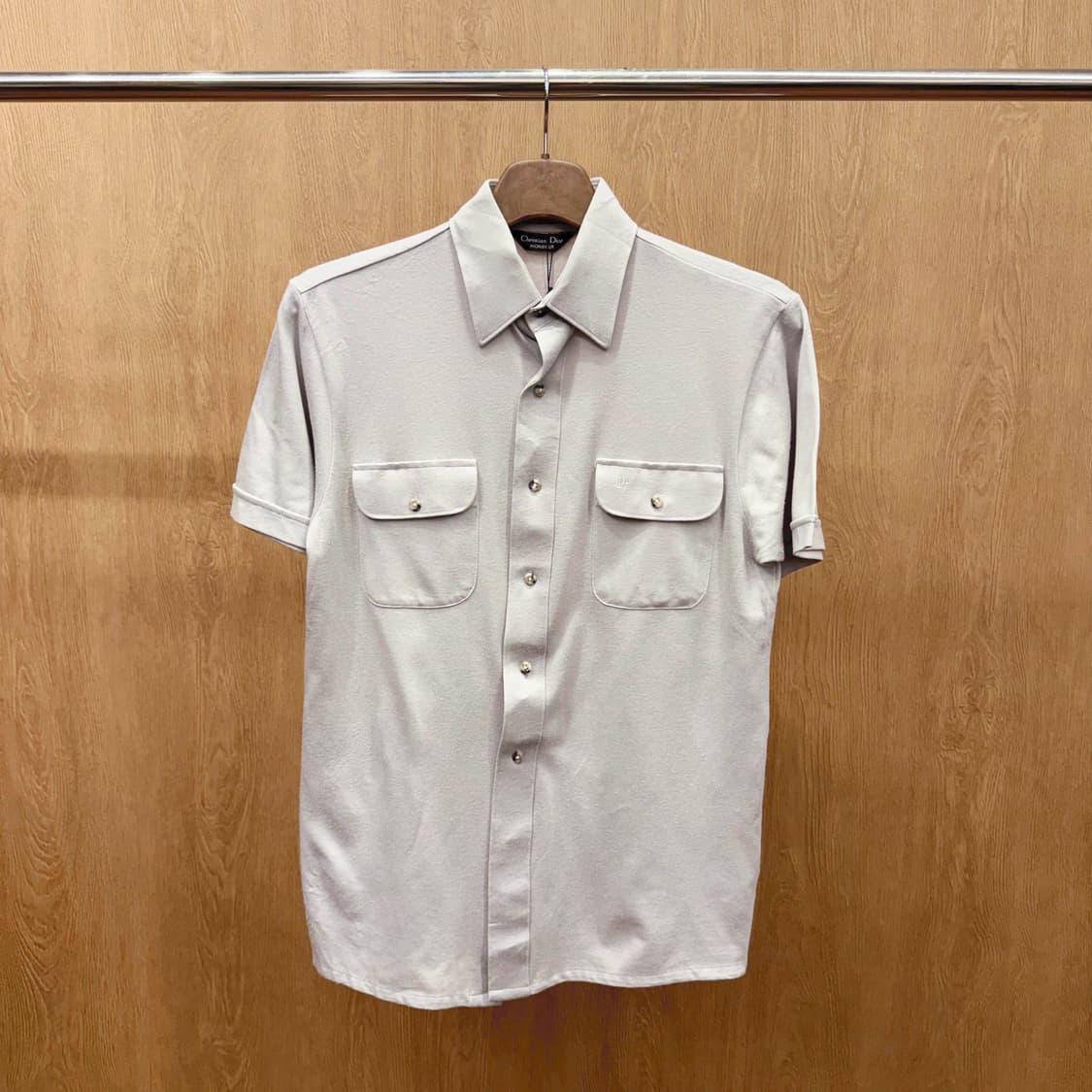 크리스찬 디올 무슈 반팔 카라 셔츠 투포켓 디테일 라이트 그레이 상품이미지2