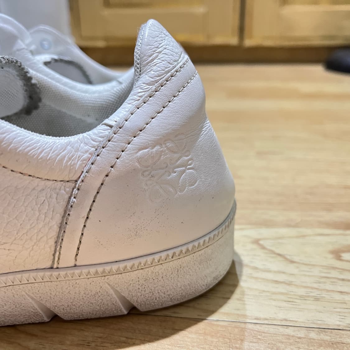 (240mm) 로에베 풀 그레인 가죽 스니커즈 EU38 상품이미지5