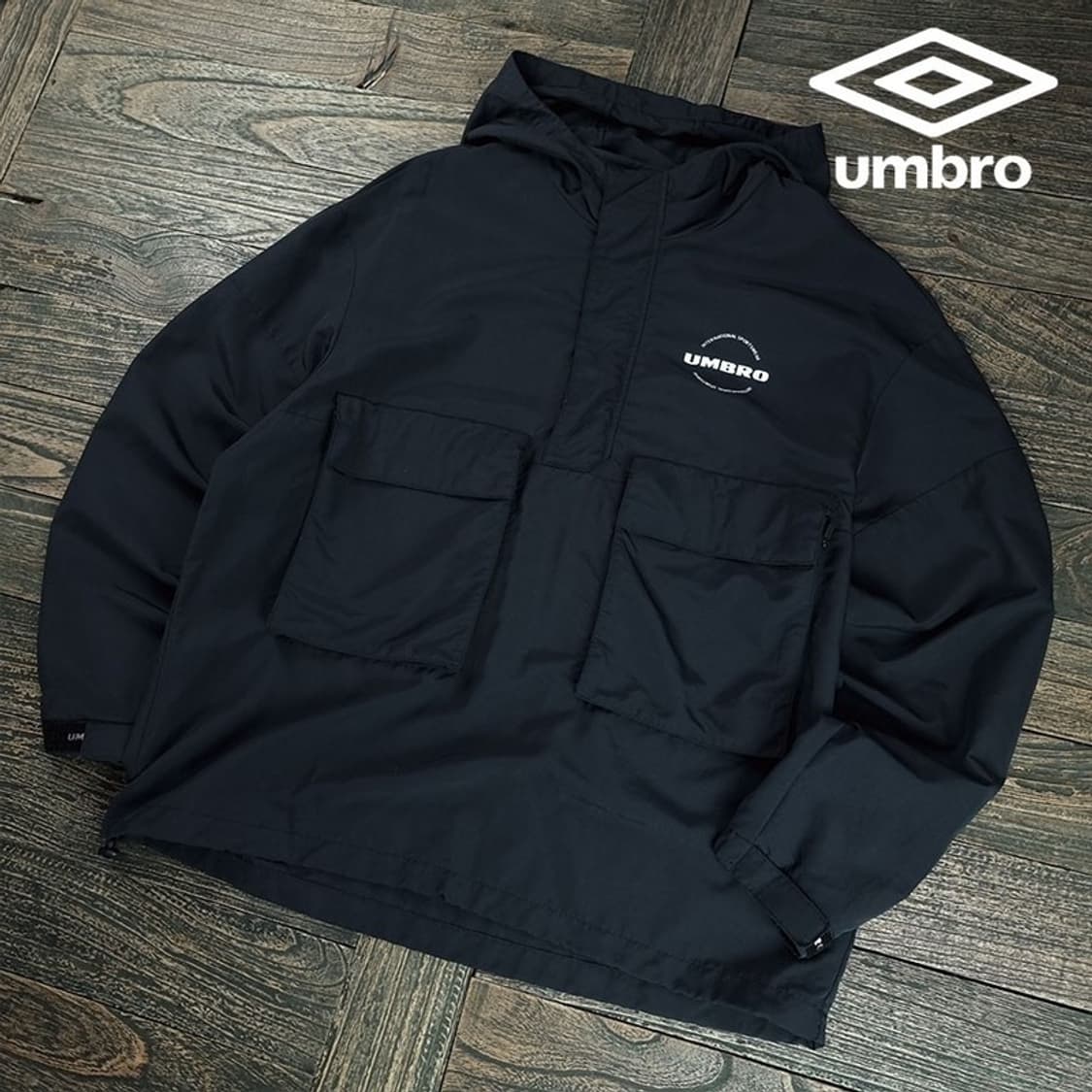 [엄브로] 빅로고 프린팅 오버핏 바람막이 아노락 자켓 블랙 M19971 상품이미지1