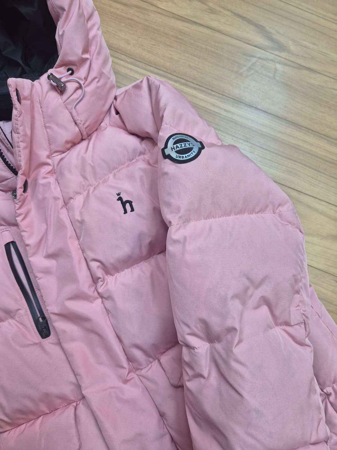 헤지스 키즈 핑크 롱패딩, 사이즈는 145입니다. 엉덩이 덮는 기장이라  상품이미지3