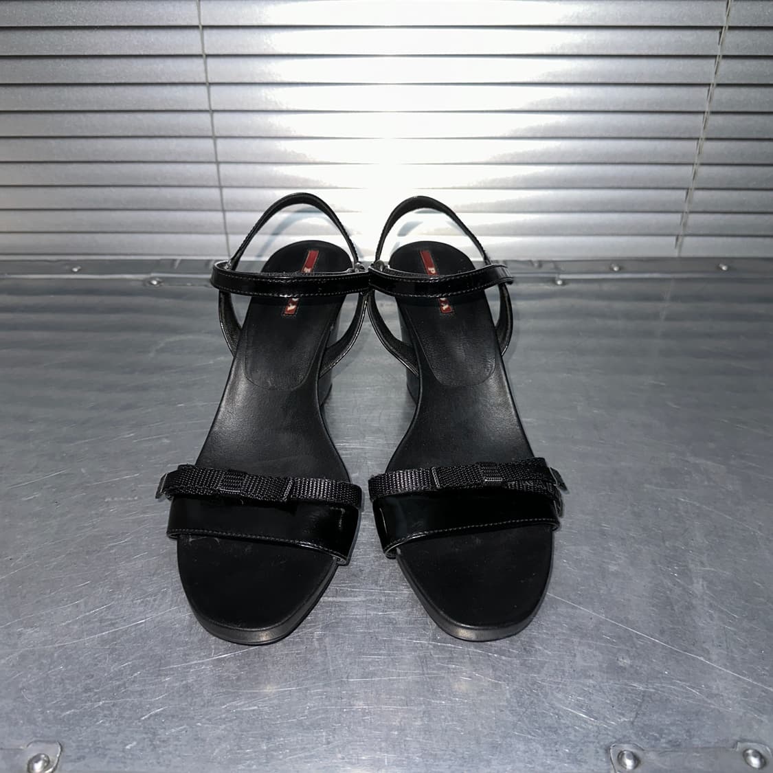 00s 빈티지 프라다 스포츠 페이턴트 가죽 리본 웨지 힐 상품이미지5