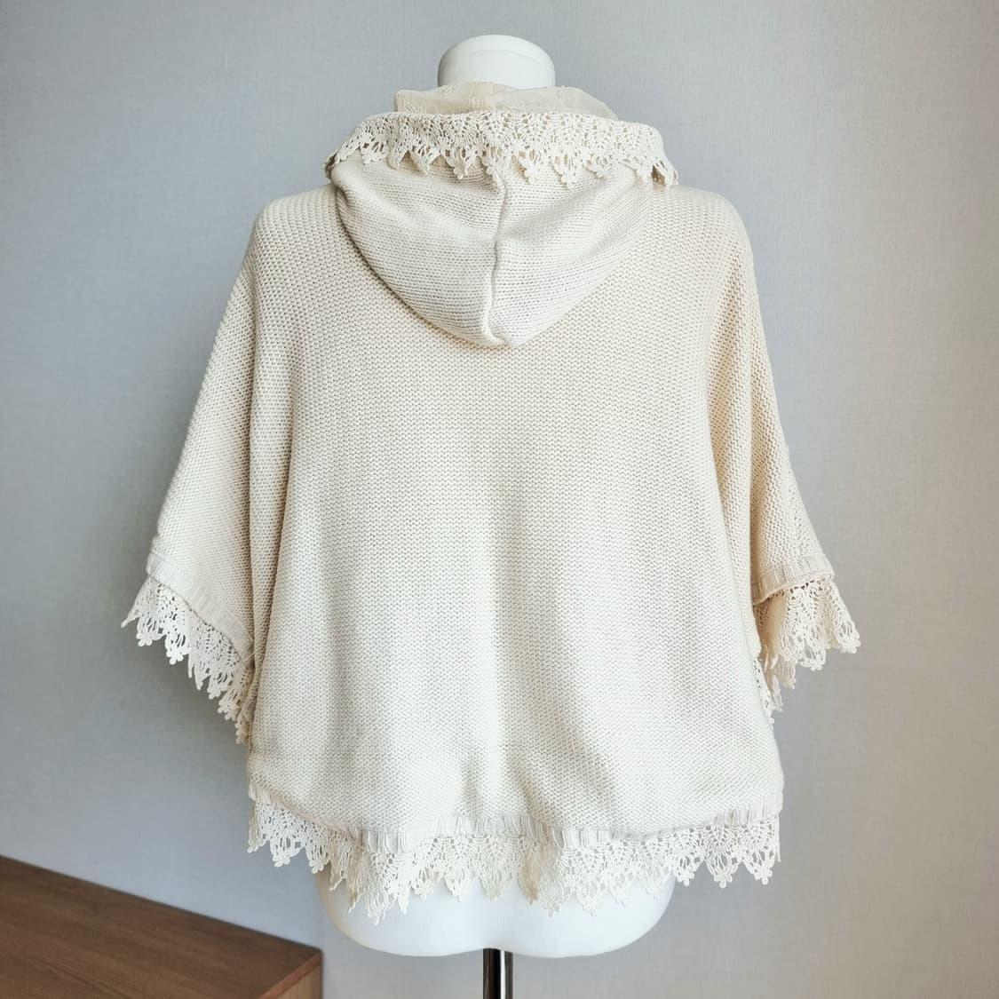 어스뮤직 아이보리 리버시블 니트 케이프 망토 상태최상 상품이미지4