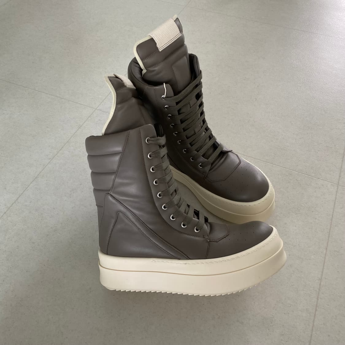 [42] 릭오웬스 메가 지오바스켓 더스트/밀크 상품이미지1