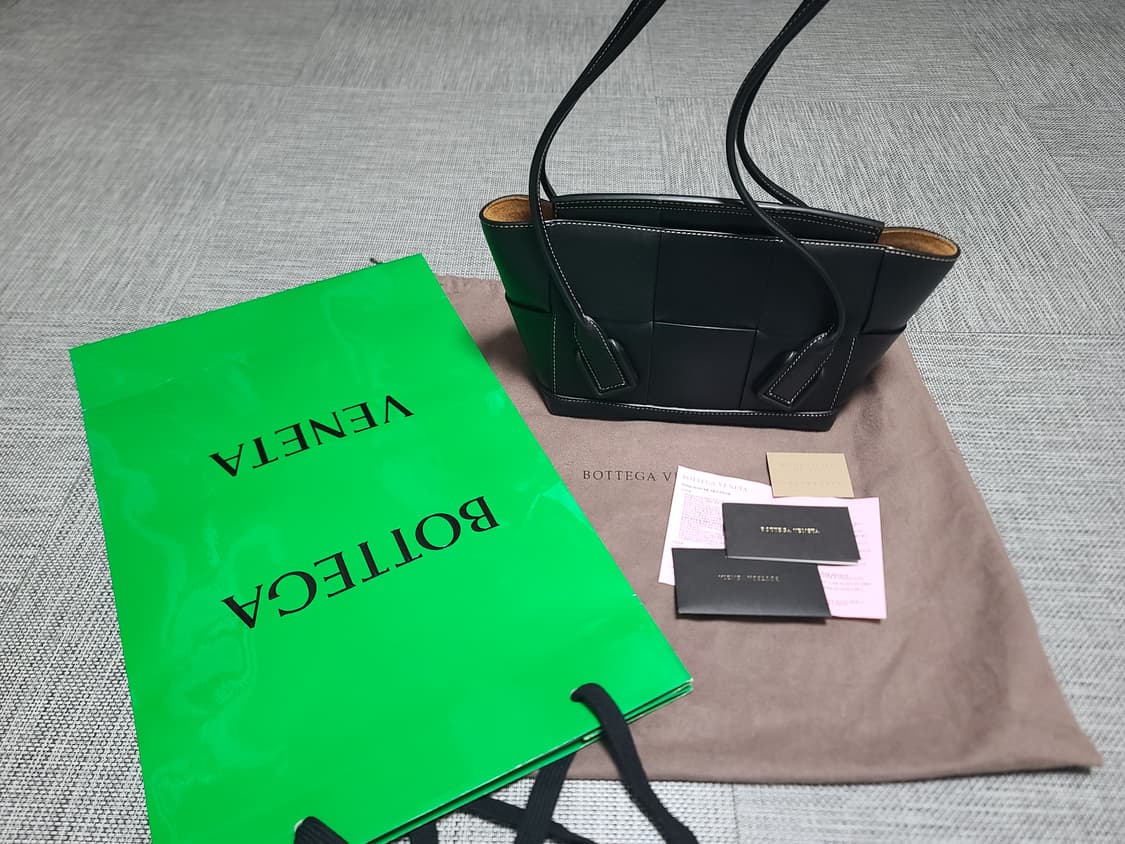 보테가베네타 아르코33 토트백 숄더백 블랙 아르코 스몰 인트레치아토백 상품이미지2