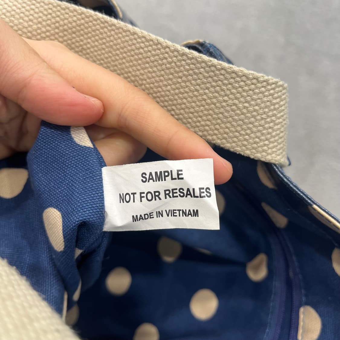 캐스키드슨 네이비 도트 토트백 상품이미지4