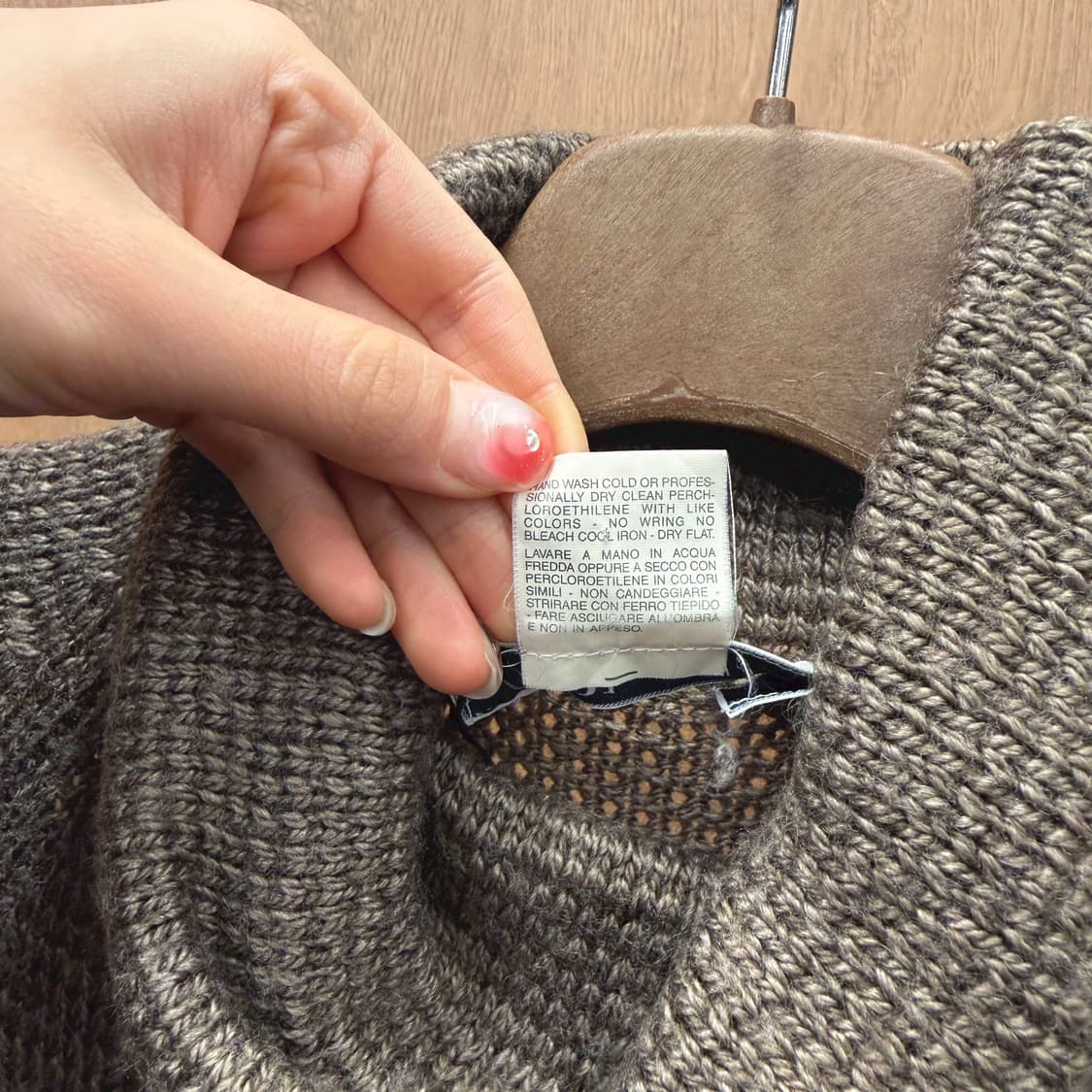 막스마라 아이블루스 터틀넥 니트 사이드 슬릿 디테일 레귤러핏 브라운 상품이미지8