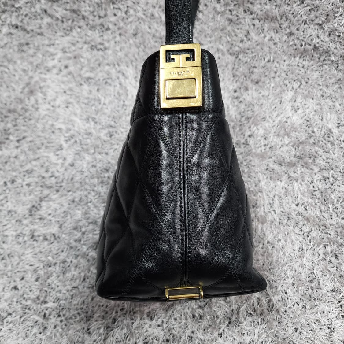 지방시 블랙 퀄티트 GV 미니 버킷백 숄더백 크로스백 상품이미지5