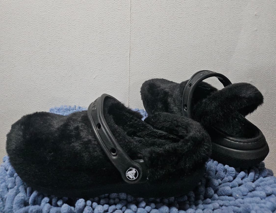 크록스 CROCS 클래식 퍼 슈어 클로그 블랙m6w8 상품이미지1
