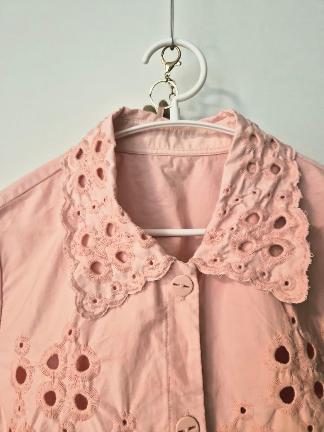 스테파넬 핑크 아일렛 자수 펀칭 반팔 셔츠/블라우스 상품이미지3