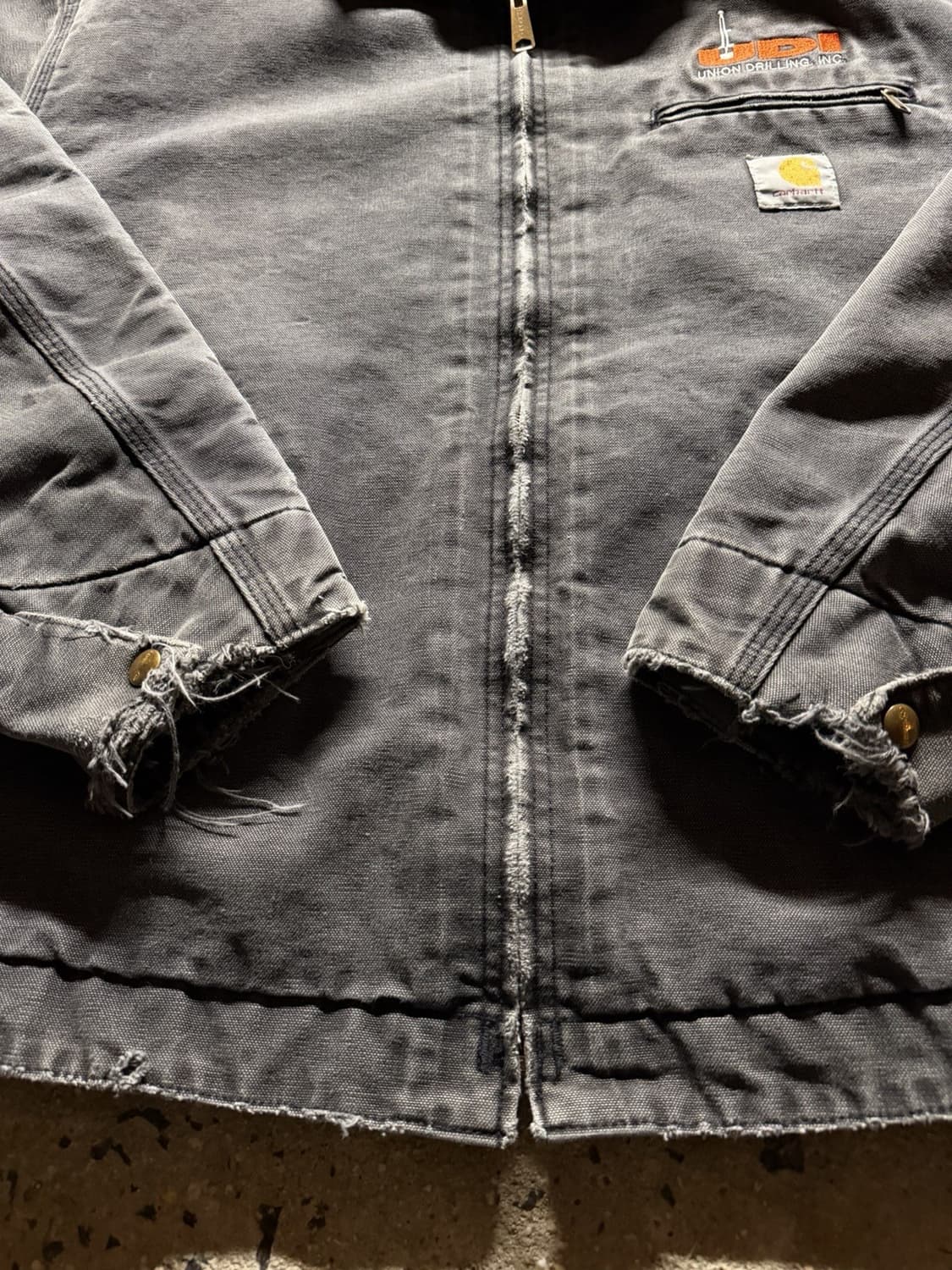 칼하트 J01 커스텀 디트로이트 자켓 블랙 상품이미지3