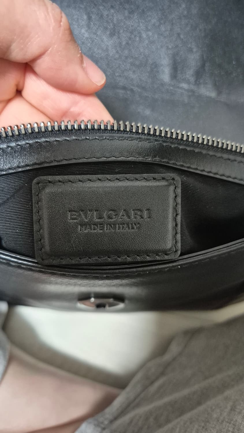 불가리 블랙 가죽 핸드백 상품이미지6