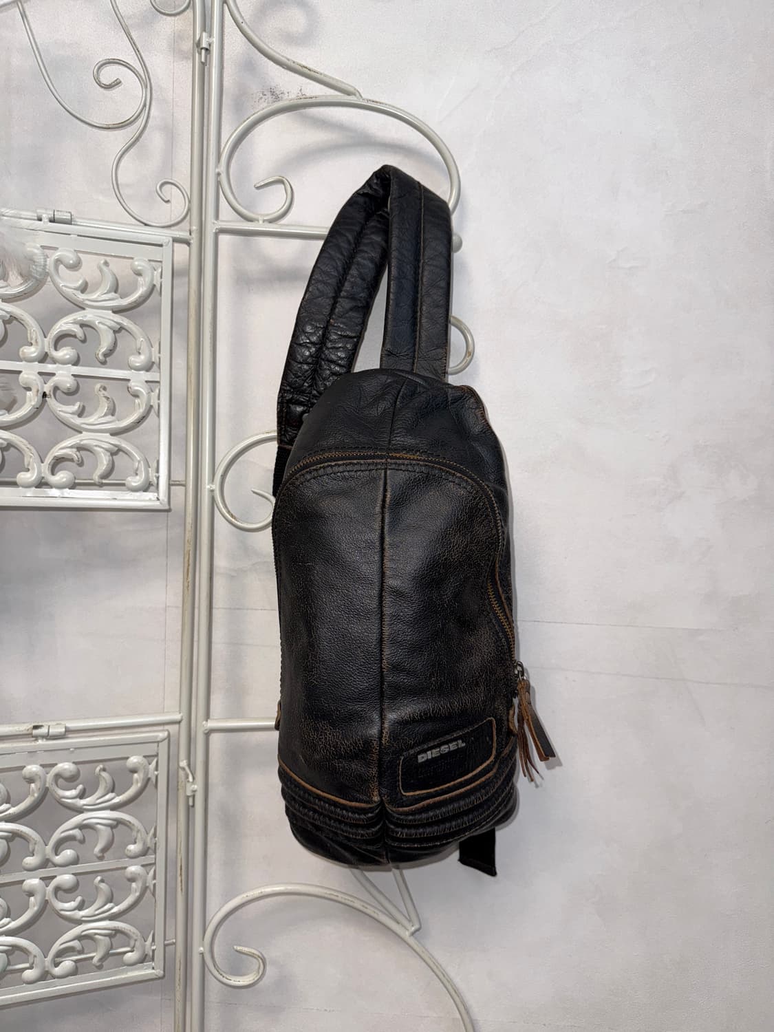 DIESEL aging brown cowhide body bag 상품이미지1