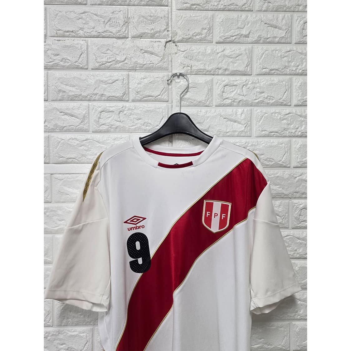 엄브로 페루 축구 유니폼 9번 과레로 XL 상품이미지3