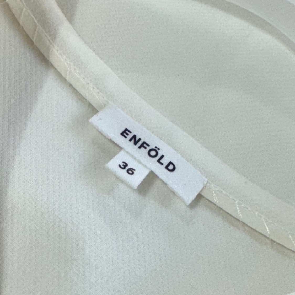 ENFOLD 엔폴드 브이넥 슬릿 탑 상품이미지3