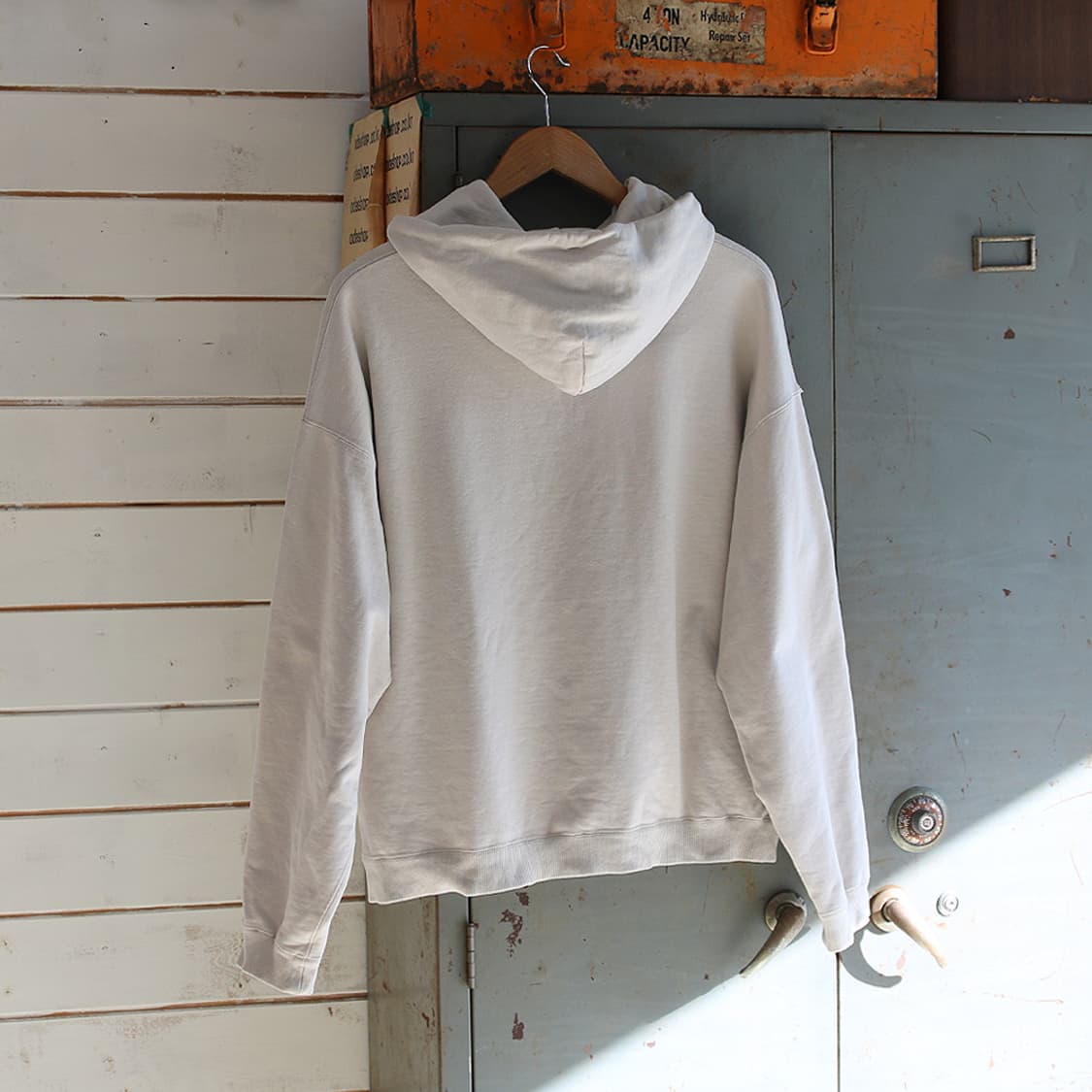 (착용컷) LIDNM 스웻 후드 티셔츠 (남성용 100) 상품이미지2