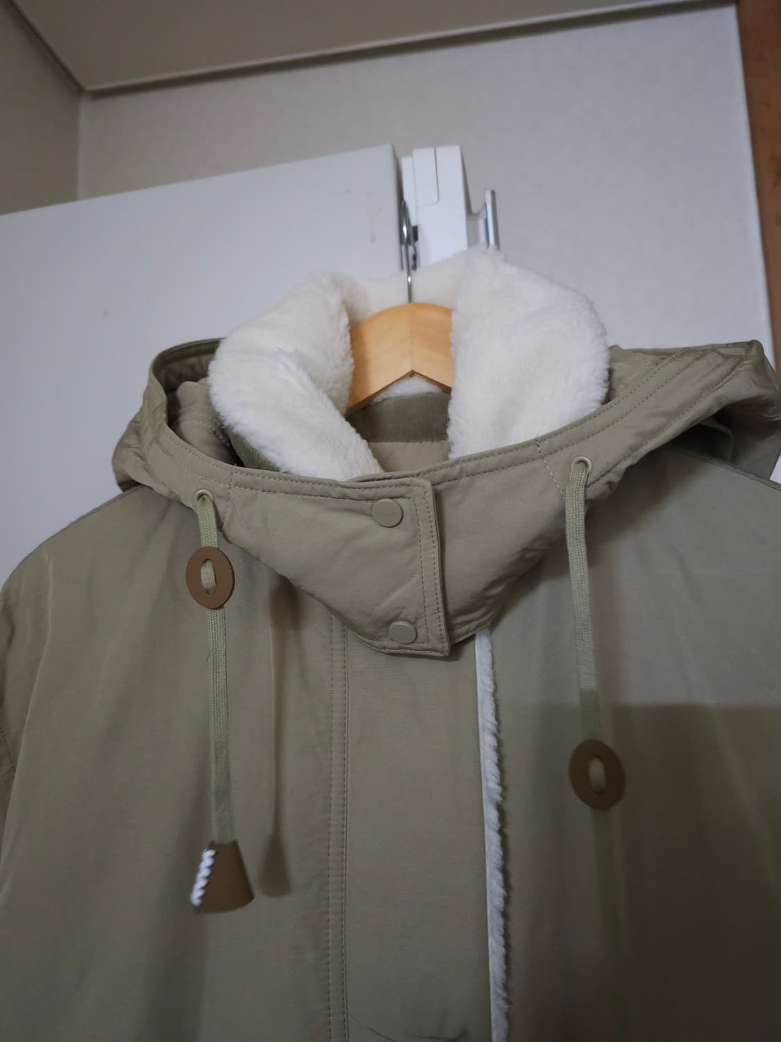 써스데이아일랜드 루즈핏 다운 롱패딩 상품이미지3