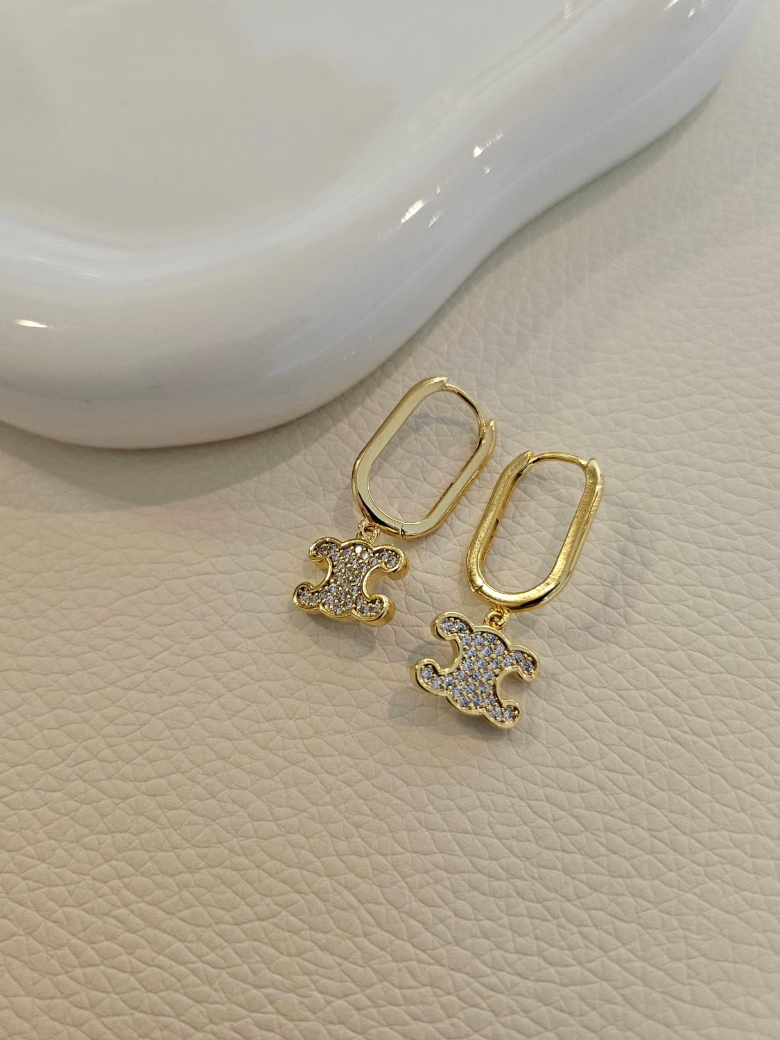 셀린느 라인스톤 트리옹프 원터치 귀걸이 금장 상품이미지1