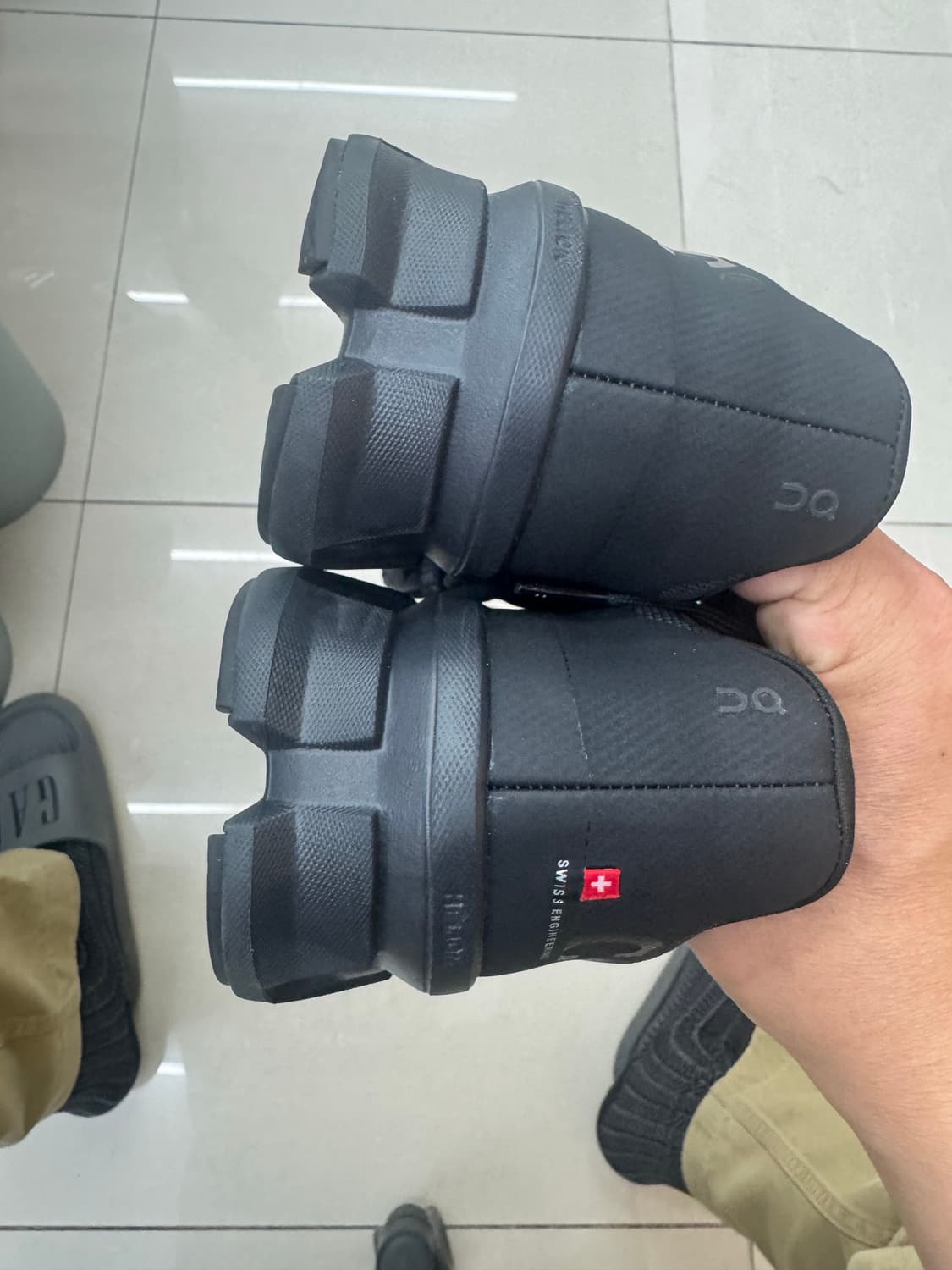 온러닝 클라우드 몬스터 블랙 270 상품이미지3