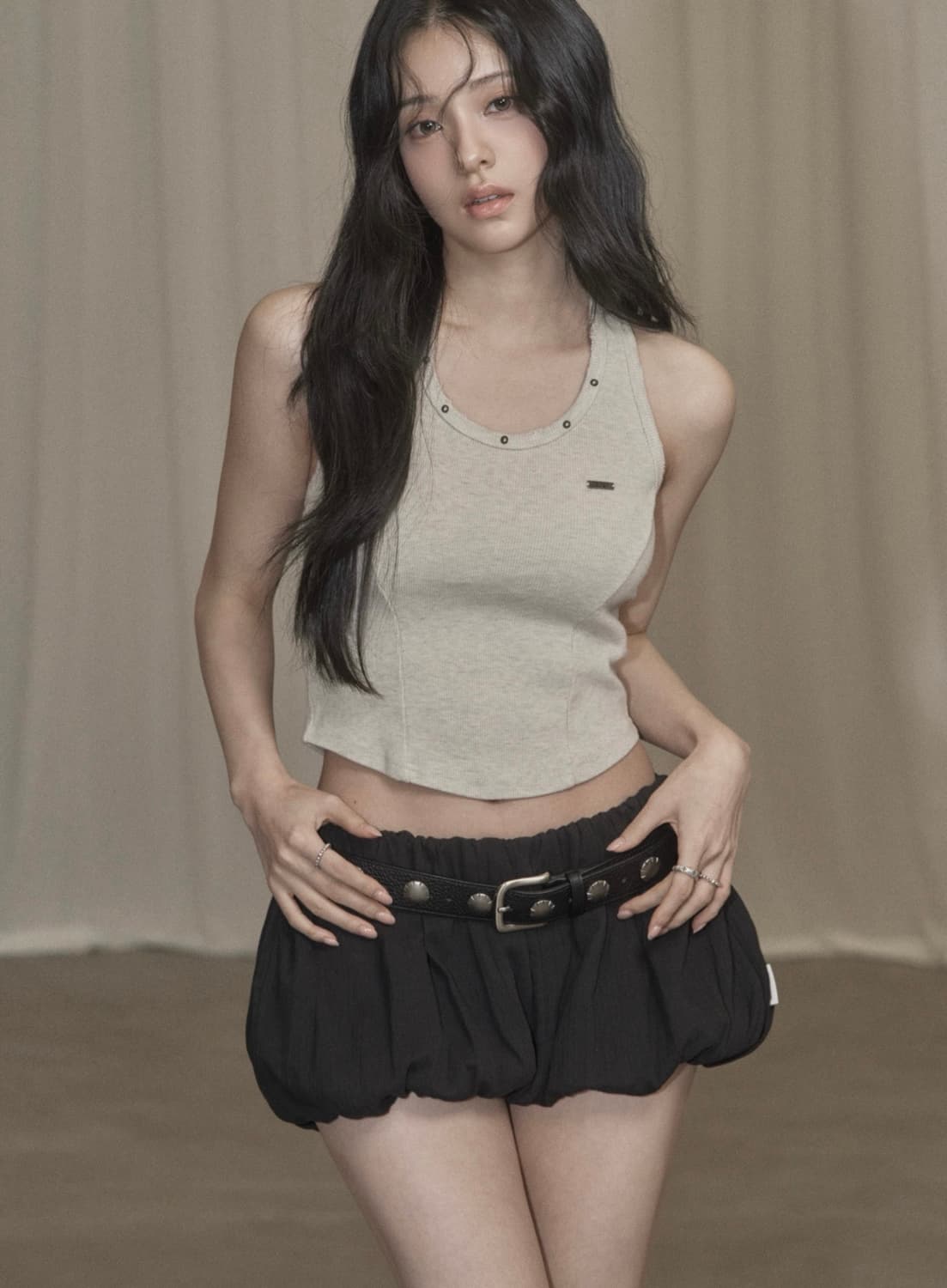 카키포인트 데미지 홀터넥 탑 베이지 상품이미지4