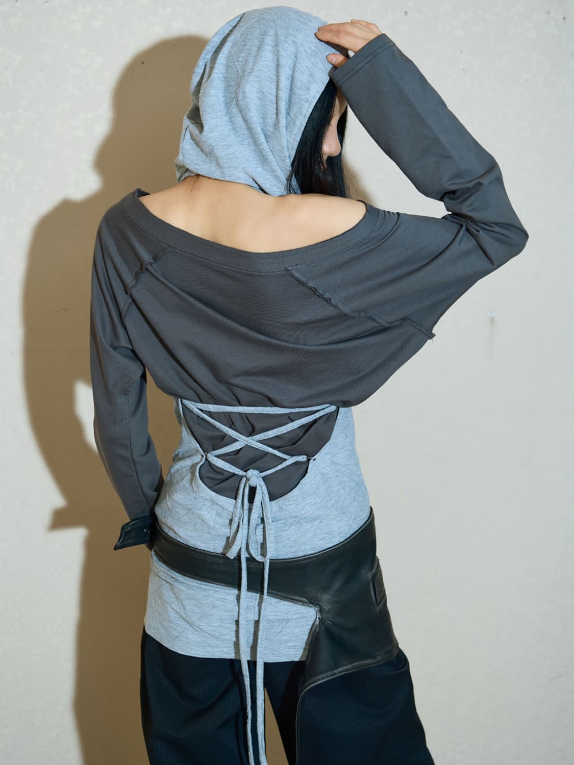 (새상품) 0104 공일공사 레이어드 홀터 롬버스 후드 후디 그레이 상품이미지9