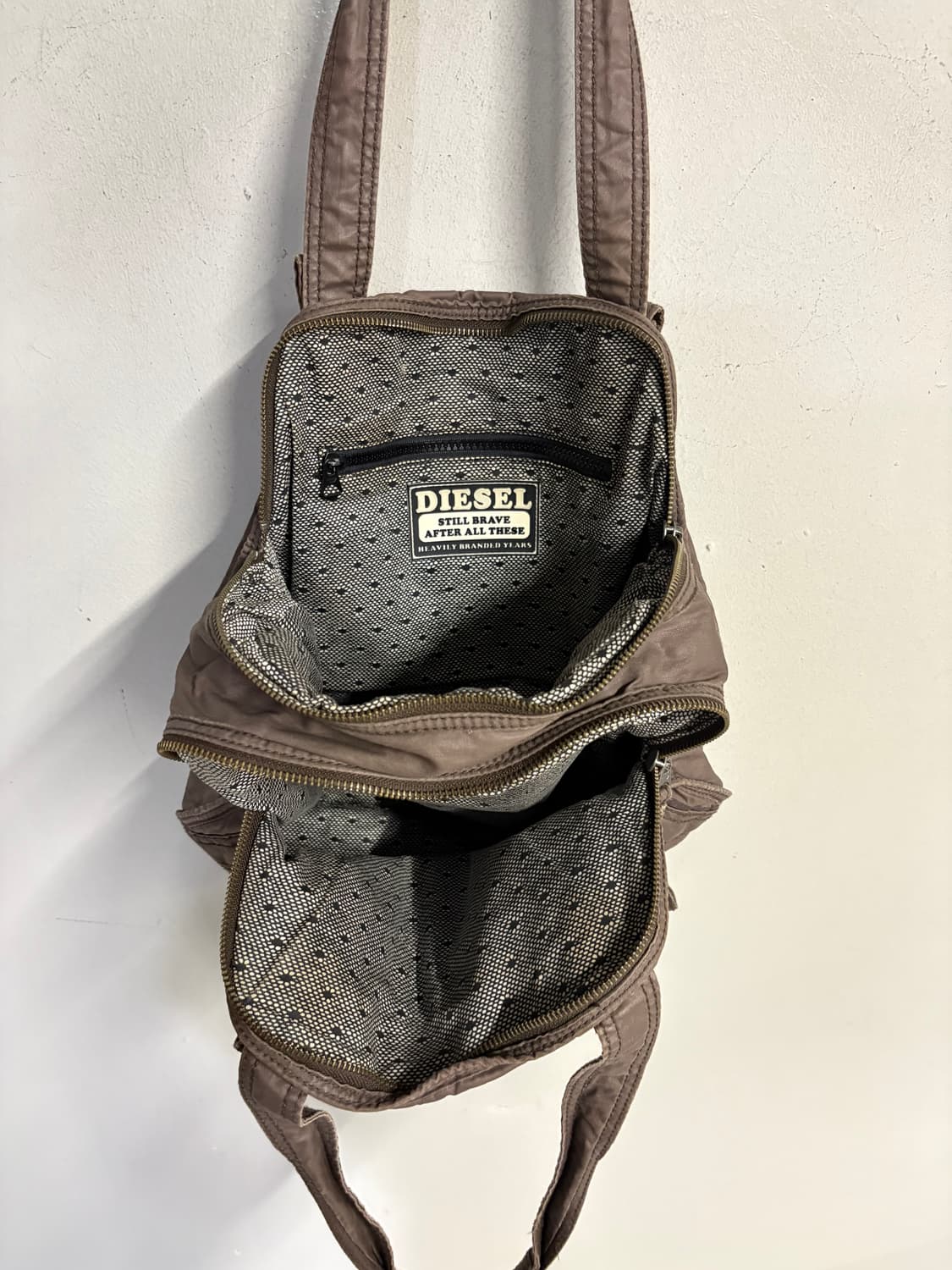 DIESEL multi pocket shoulder bag brown 상품이미지8