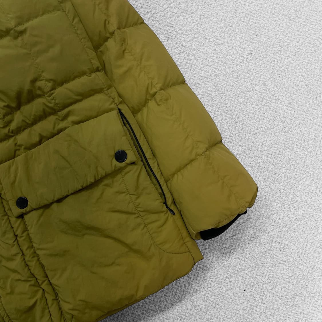 C.P컴퍼니 가먼트다이드 고글 후드 패디드 자켓 올리브그린 상품이미지4