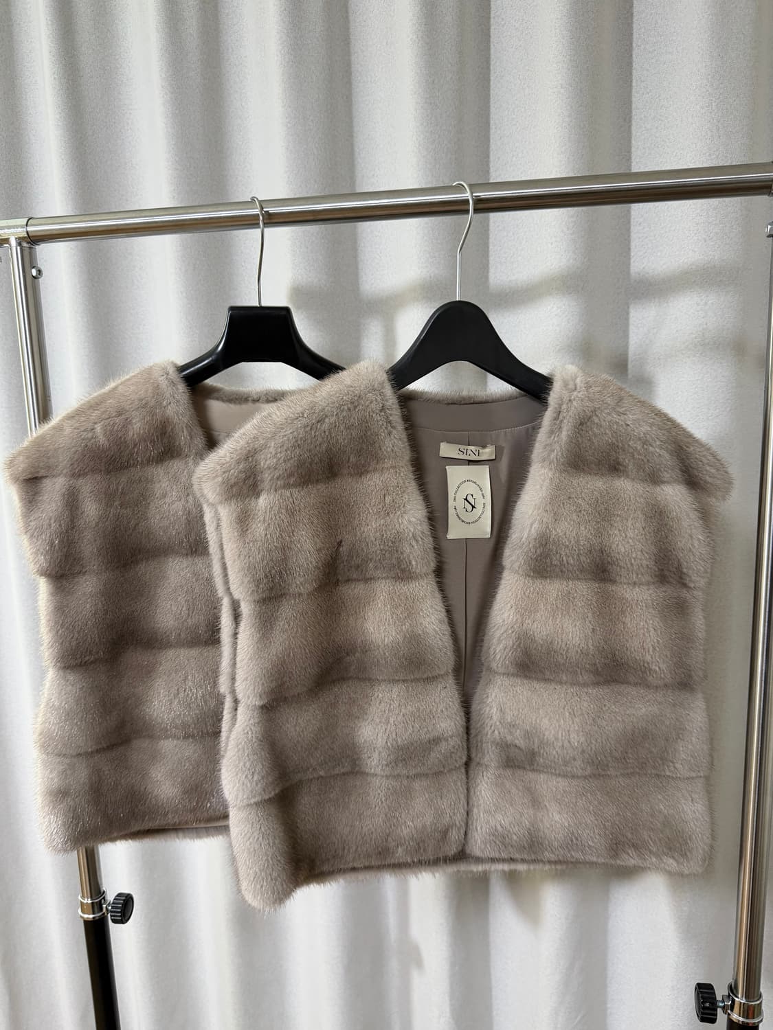 SINI 사가 천연밍크 베스트 (그레이) - 미착용 새상품 상품이미지1