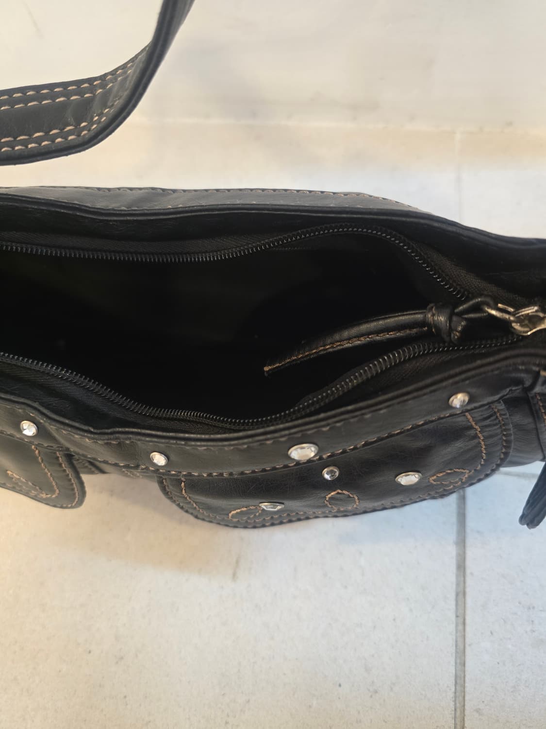 블랙스톤 장식 숄더백 상품이미지9