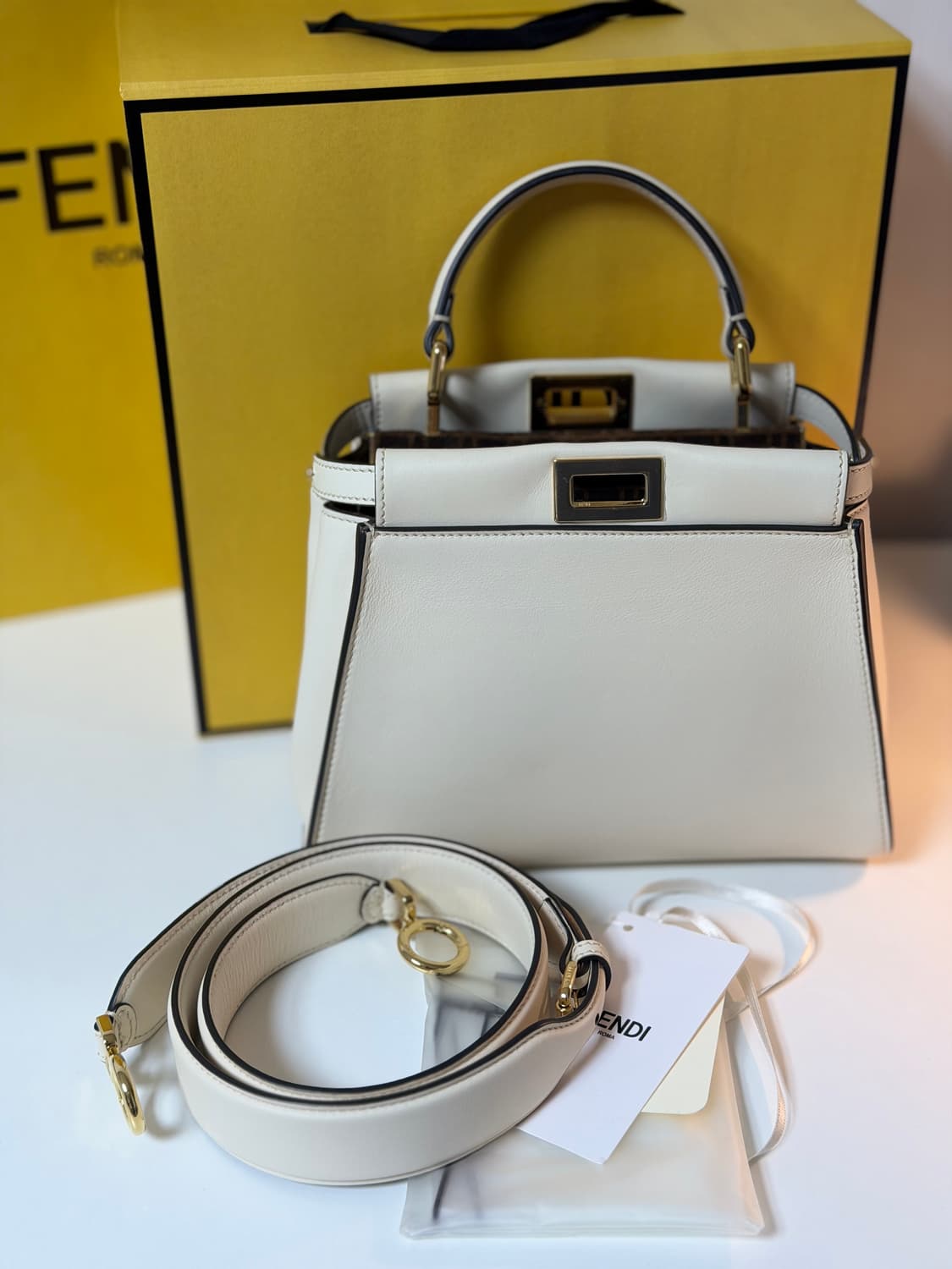 ✨새상품👜펜디 피카부 미니백👜 상품이미지1