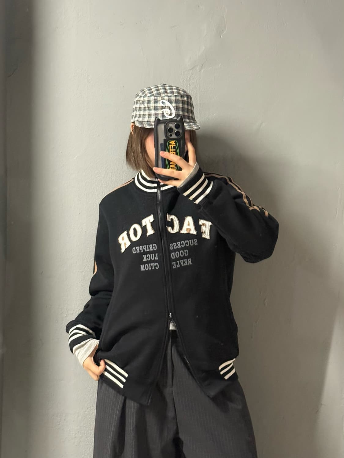 lettering point line detail 2-way zip-up 상품이미지1