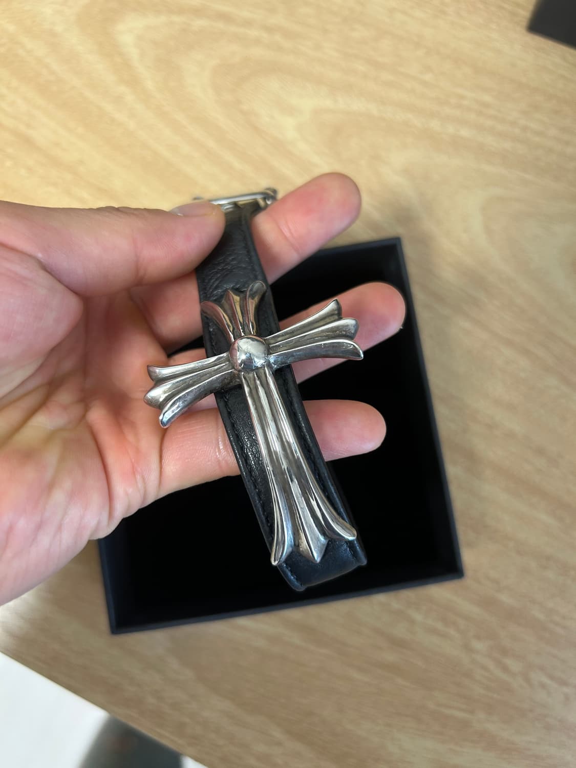 크롬하츠 라지 크로스 가죽팔찌 상품이미지1