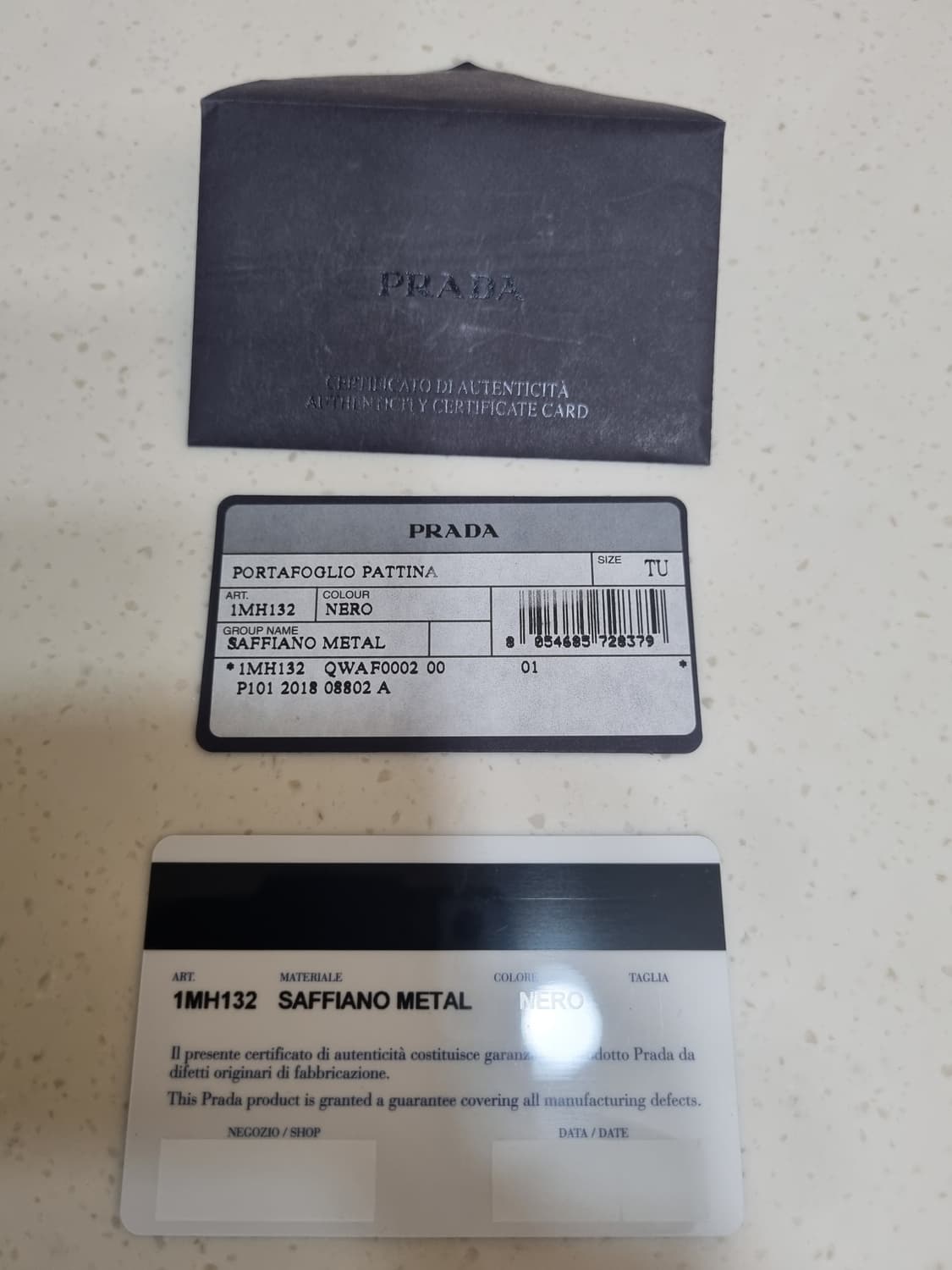 프라다 사피아노 레더 트라이앵글 로고 플랩 장지갑 블랙 상품이미지9