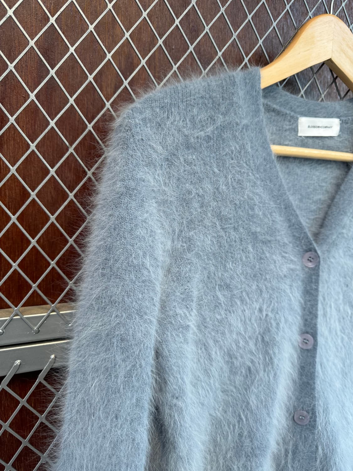 블러썸에이치컴퍼니 블러썸 앙고라 브이넥 스카이 가디건 니트 F 상품이미지6