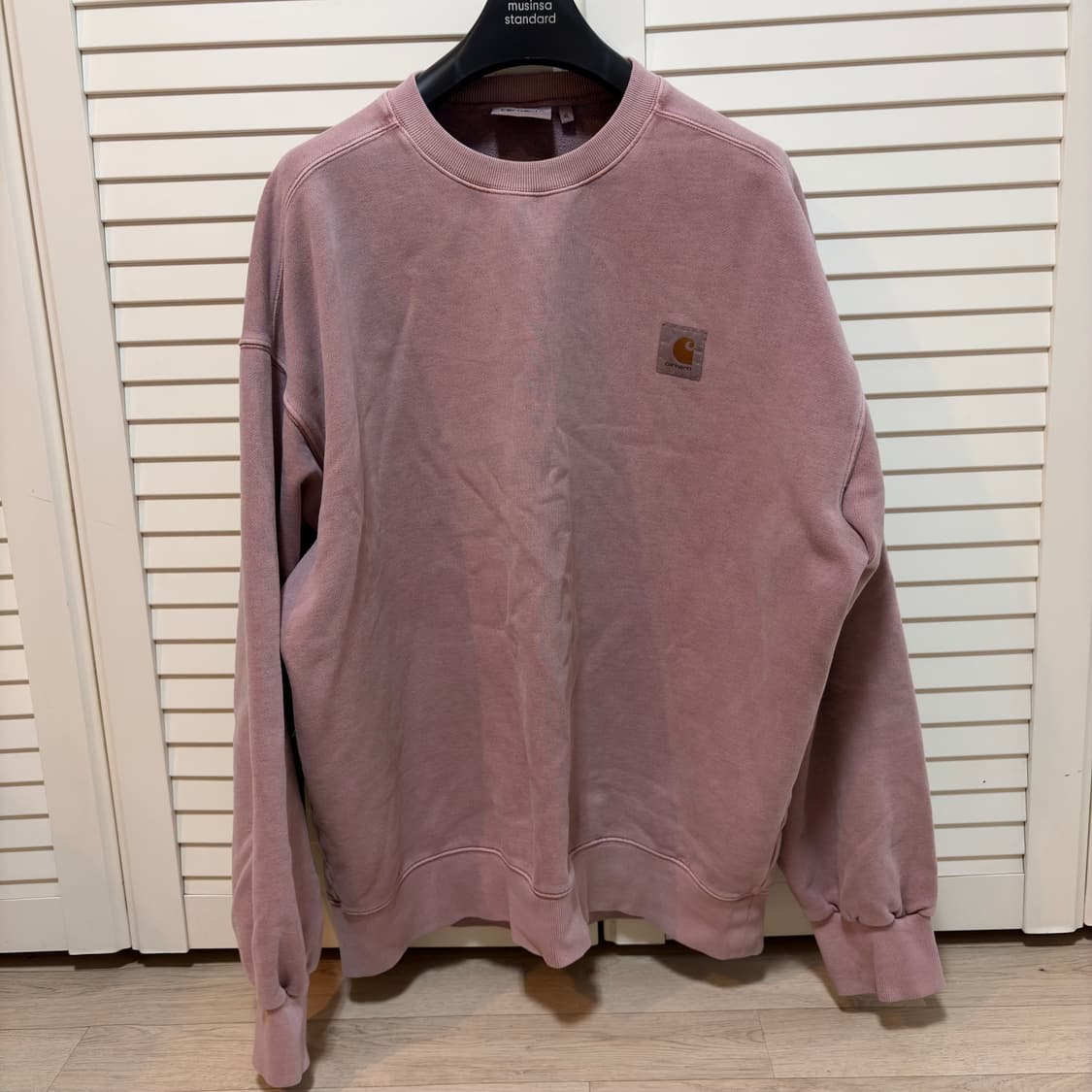 칼하트 피그먼트 핑크 맨투맨 스웨트 셔츠 상품이미지1