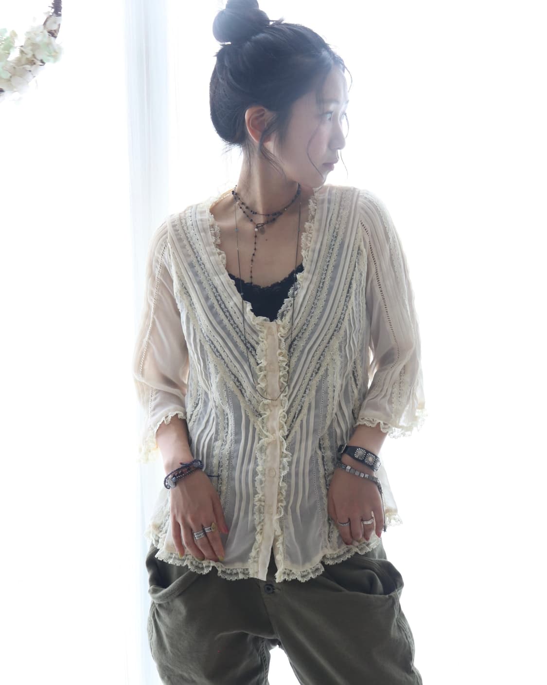 [Ray Beams] Lace Pintuck Frill Blouse 상품이미지1