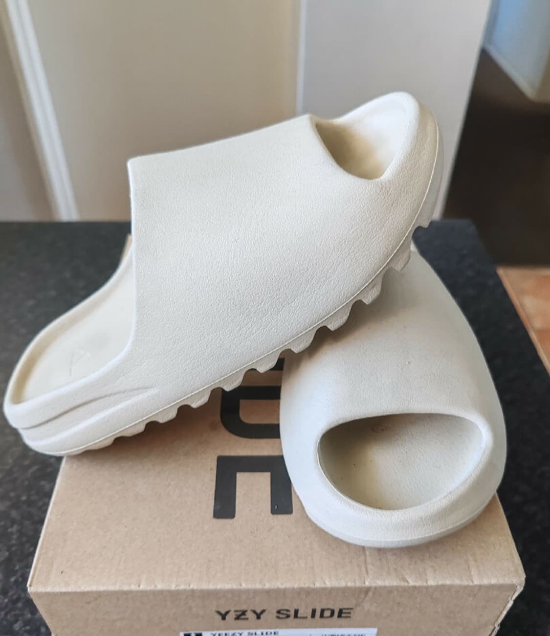 아디다스 이지 슬라이드 본 상품이미지1