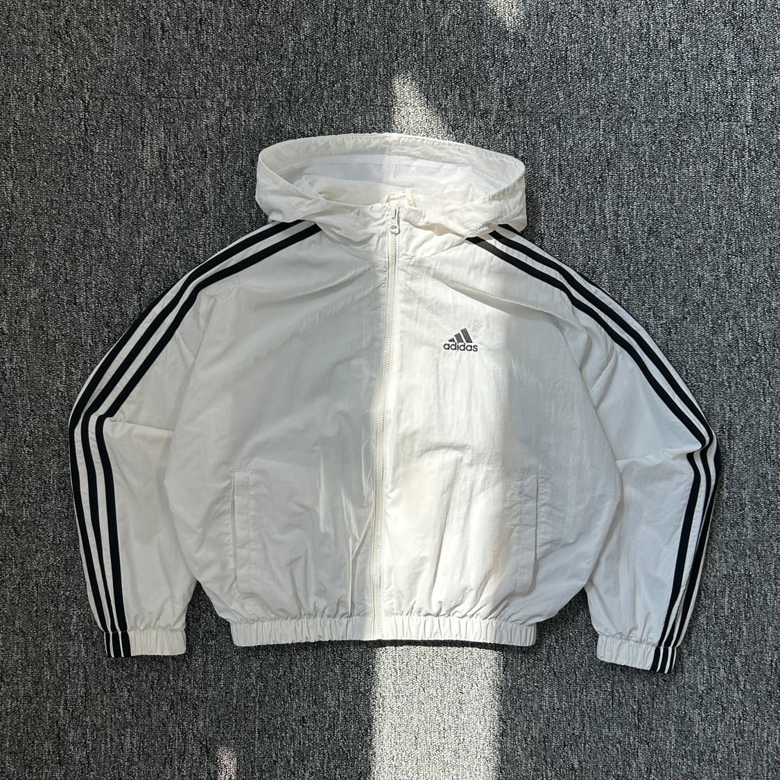 아디다스 트레포일 화이트 우븐 바람막이 상품이미지1
