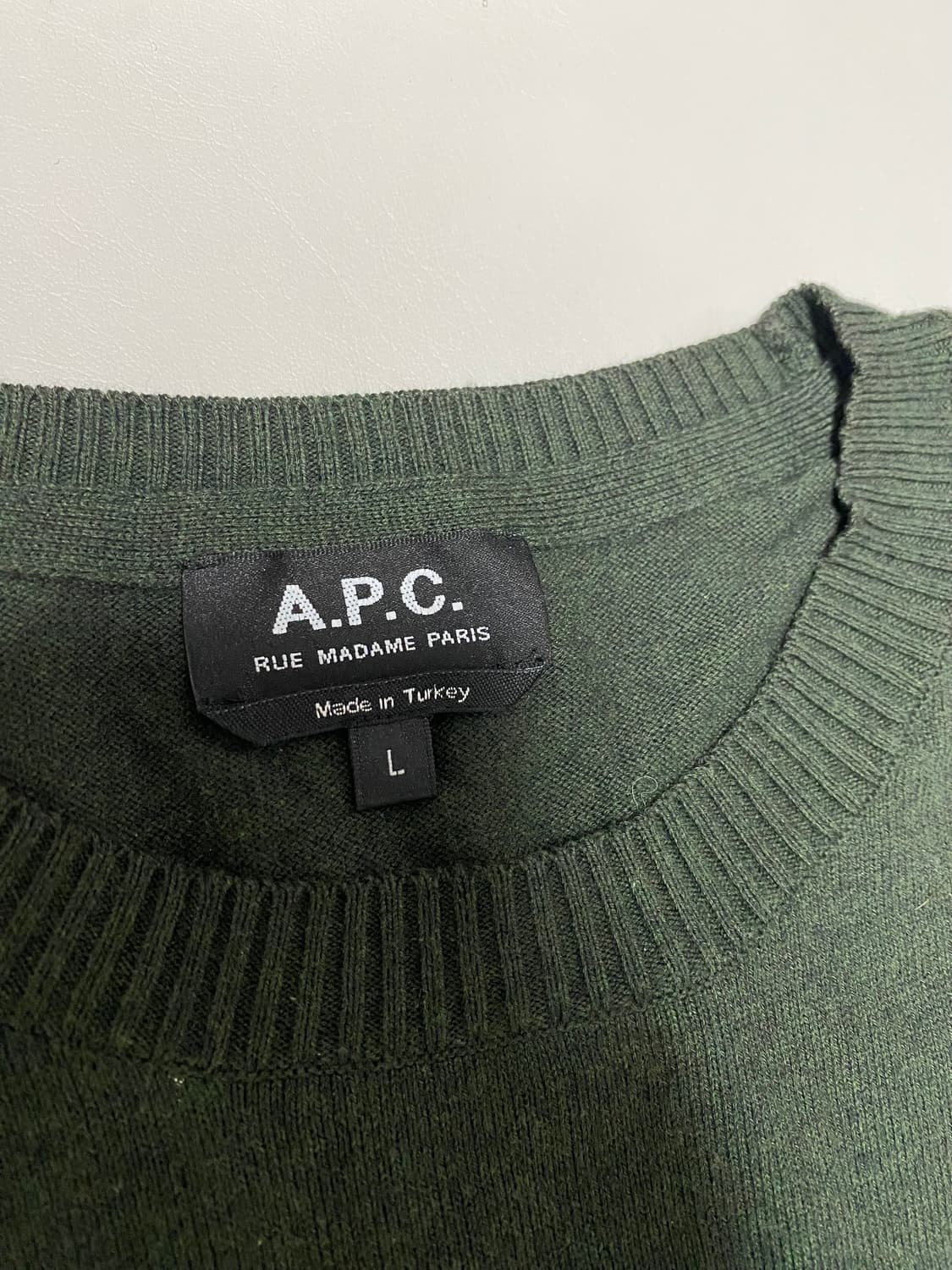 A.P.C. 아페쎄 카키색 로고 니트 L 상품이미지1