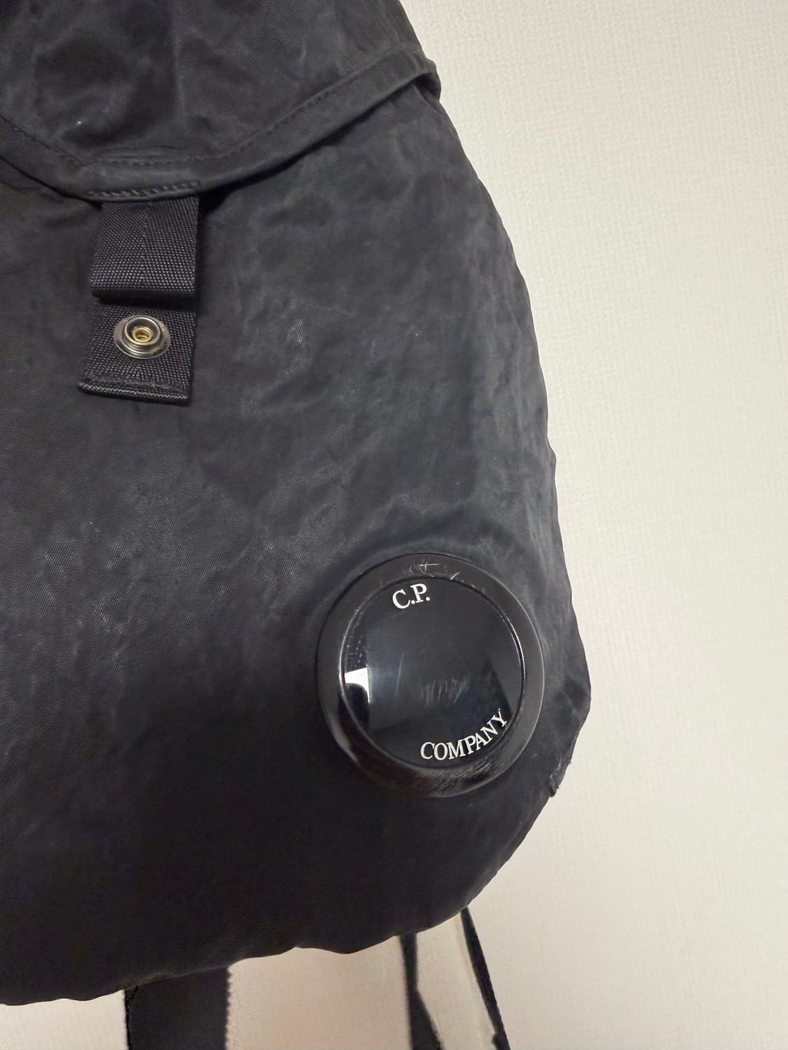 C.P. 컴퍼니 블랙 렌즈 크로스백 상품이미지4