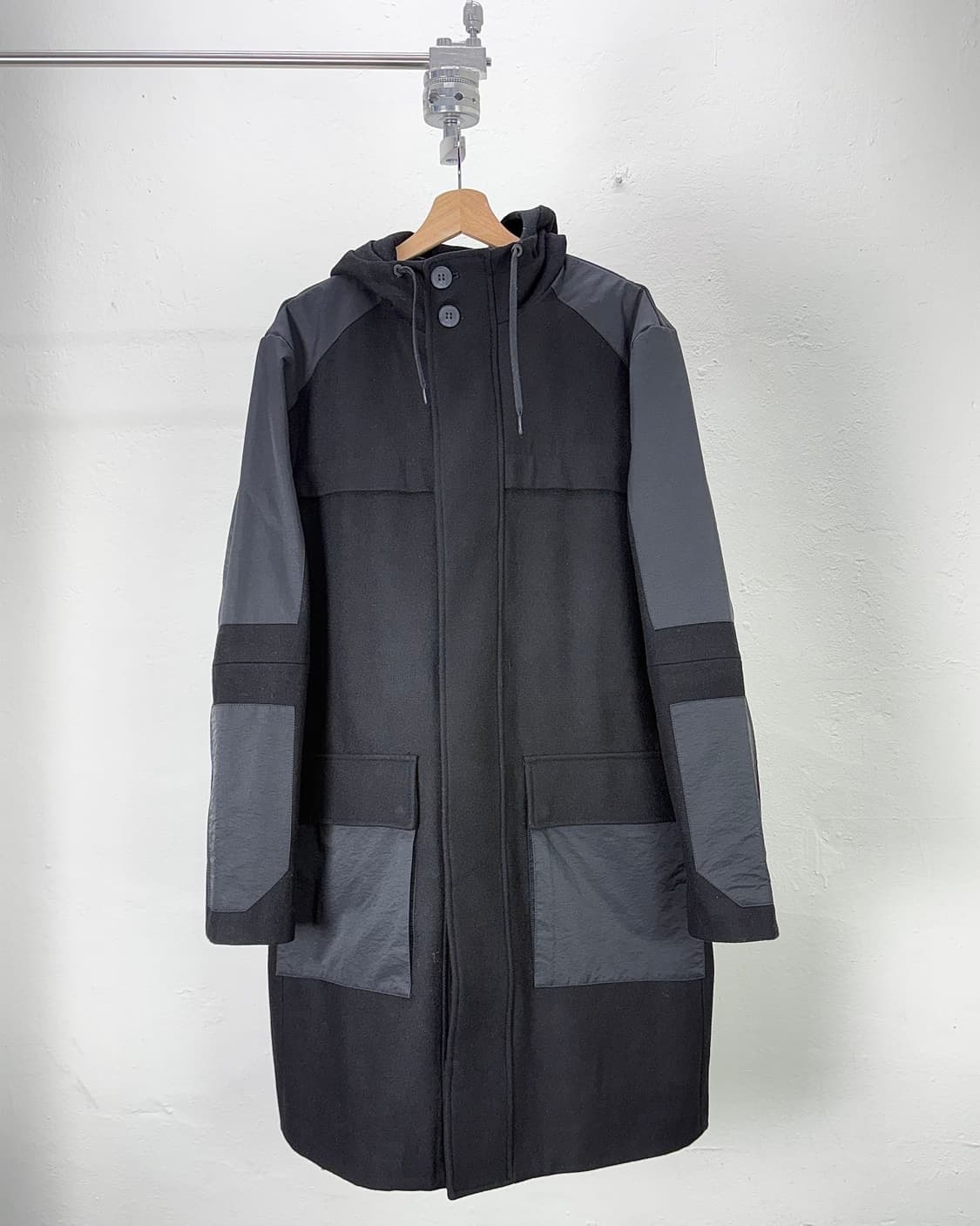 안토니 모라토 17fw 블랙 히든버튼 울 블렌드 후디 롱 코트 상품이미지1