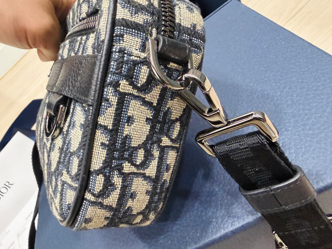 디올 사파리 미니백 팝니다 상품이미지4