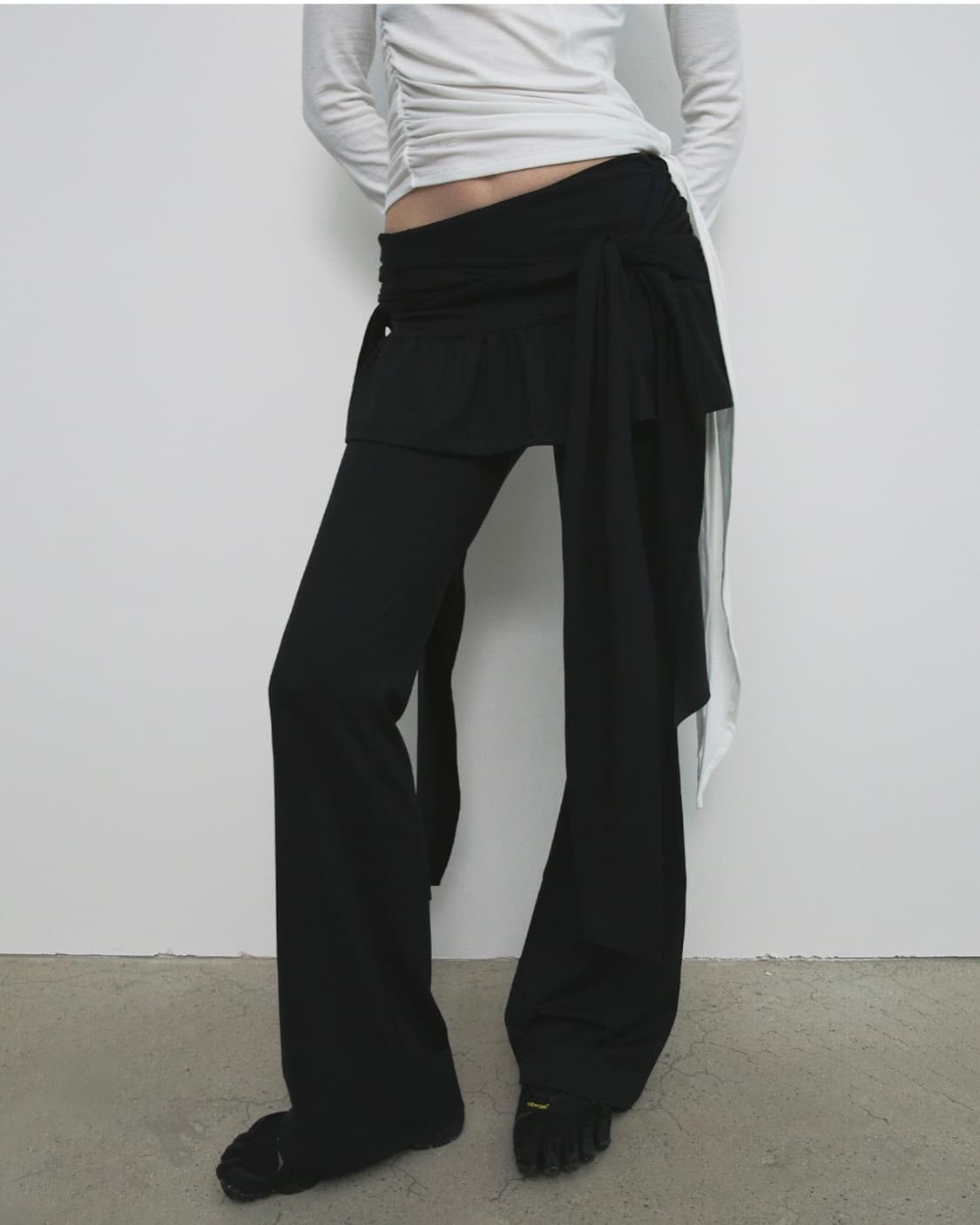 샌드릭 스트랩 스커트팬츠 블랙  상품이미지1