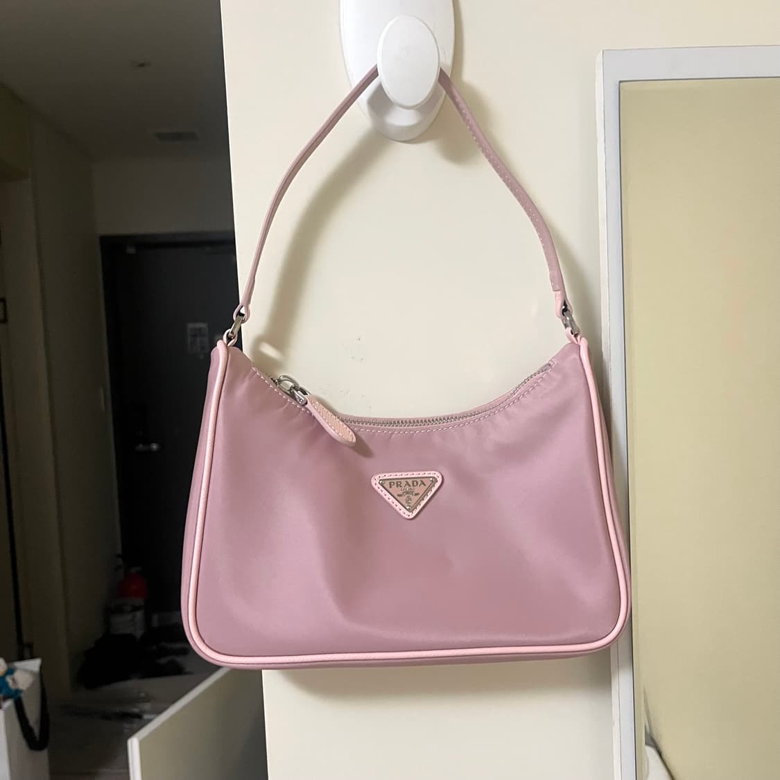 프라다 리에디션 핑크 호보백 1NE204 상품이미지4